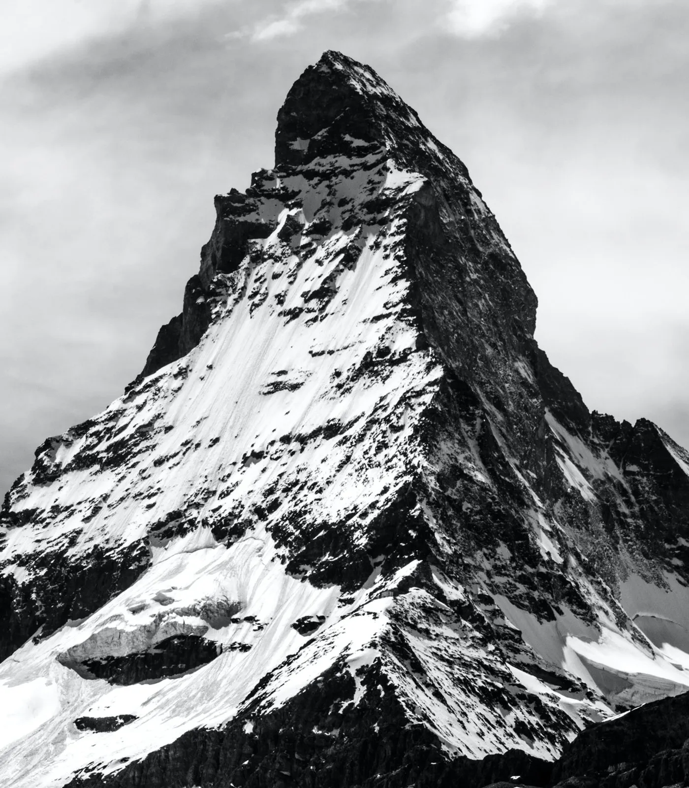 Bergslandskap i dimma